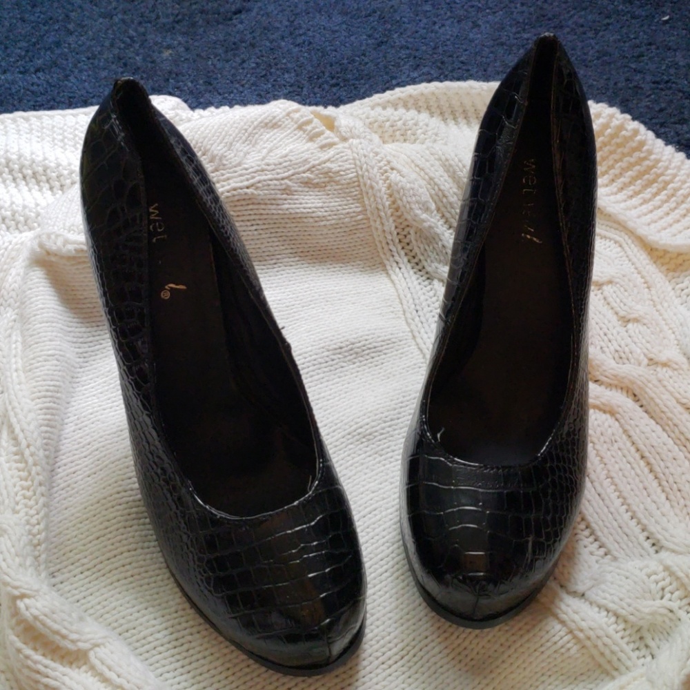 BLACK FAUX Stiletto EUC worn but have lots of life